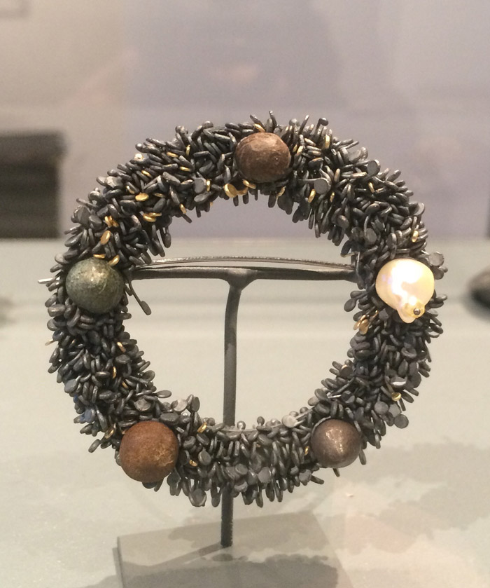 brooch2112154